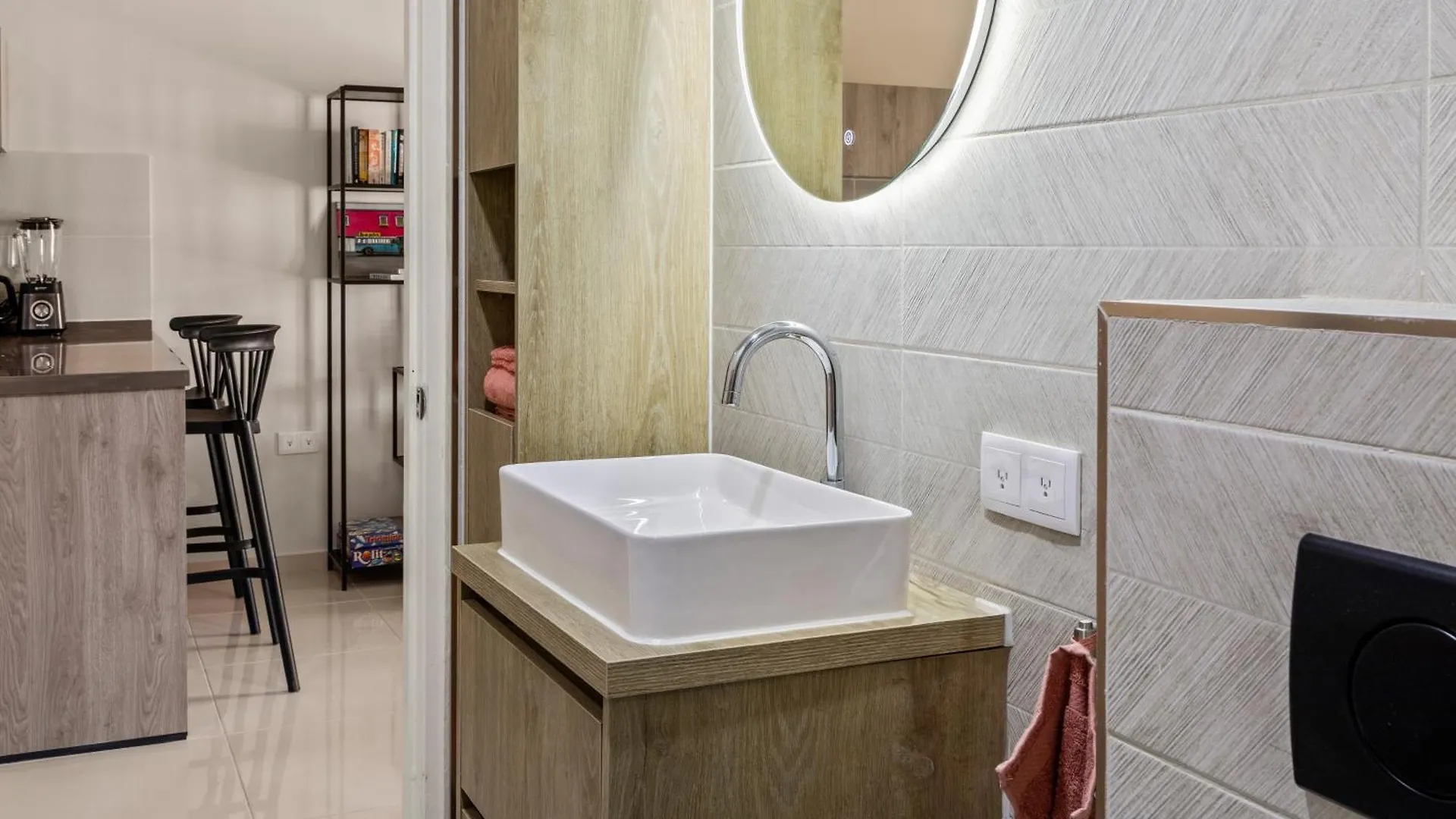 Bunita Den Bario Apartments 빌렘스타트 0*,
